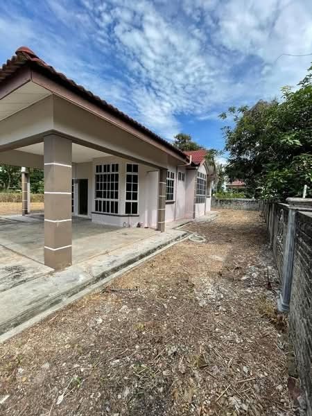 Single Storey Bungalow House for Sale in Taman Sri Idaman, Bintong, Kangar, Perlis, Malaysia Property | Freehold Individual Title with Spacious Land