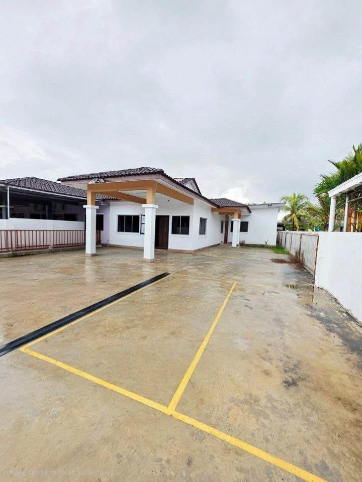 Single Storey Terrace Corner House for Rent in Vista Perdana, Miri, Sarawak, Malaysia Property with 3 Bedrooms, Free WiFi and Spacious Car Porch
