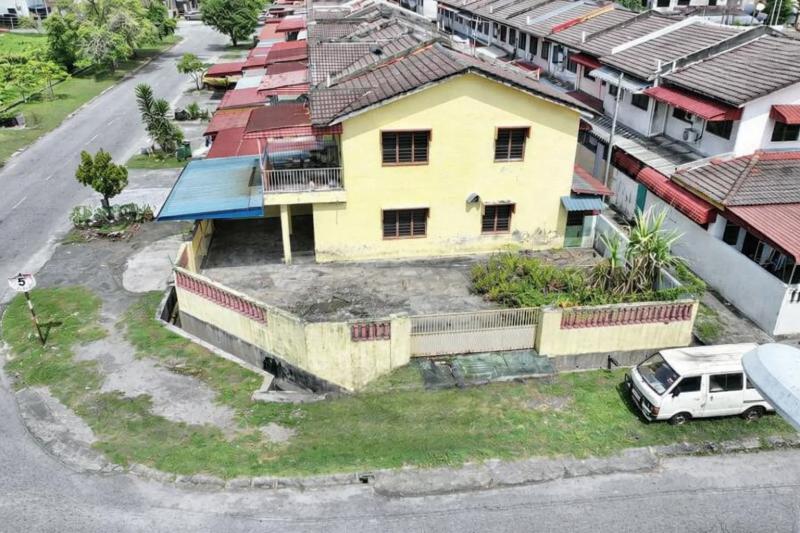 Menglembu Corner Lot 2-Storey Terrace House | Extra Land | RM398K (Negotiable)